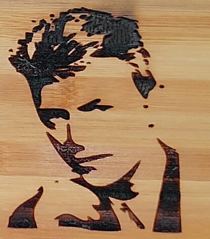 Novelty David Bowie Themed Bamboo Chopping/Serving Board with Engraved Design, Large Kitchen Board (34 cm x 24 cm) with Hanging Ring, 'Let's Cook' Quote - Image 3